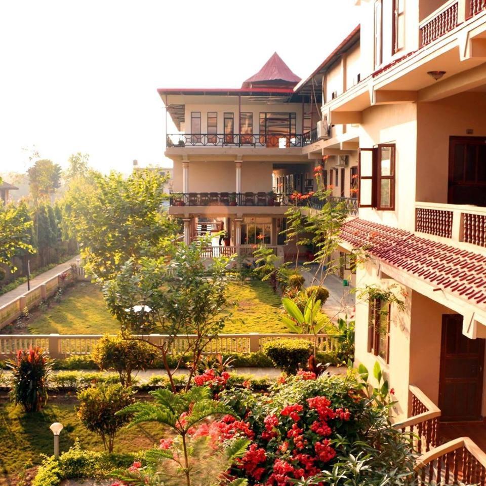 Hotel Royal Safari Sauraha Zewnętrze zdjęcie