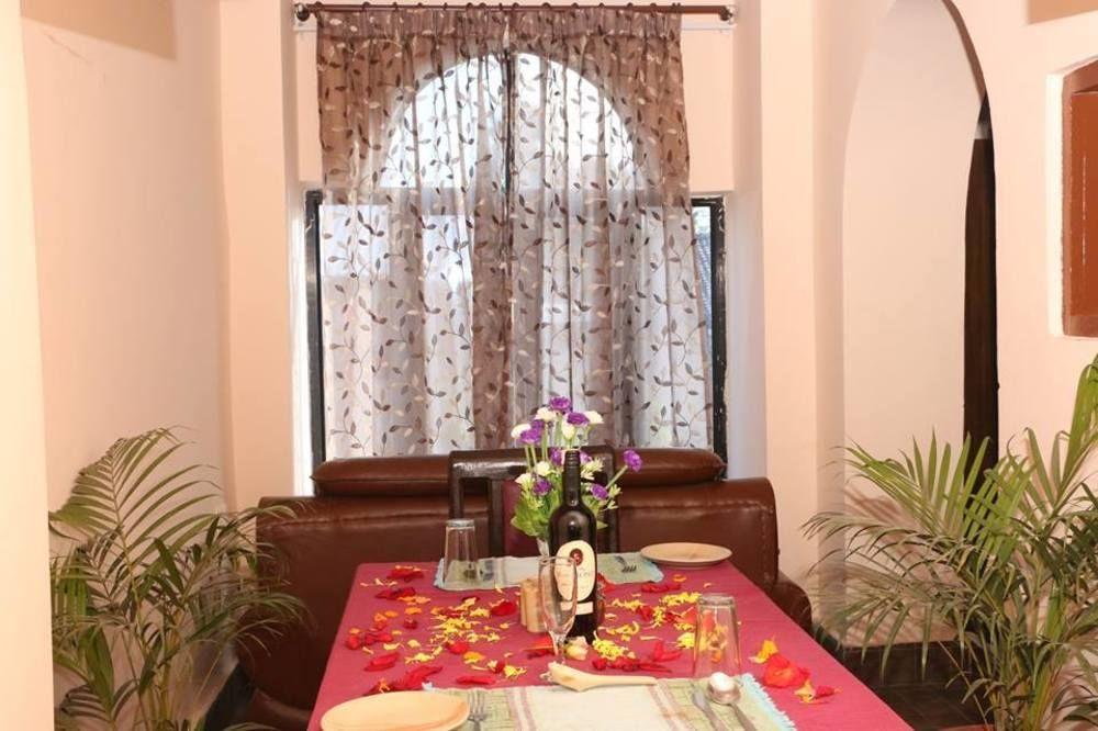 Hotel Royal Safari Sauraha Zewnętrze zdjęcie