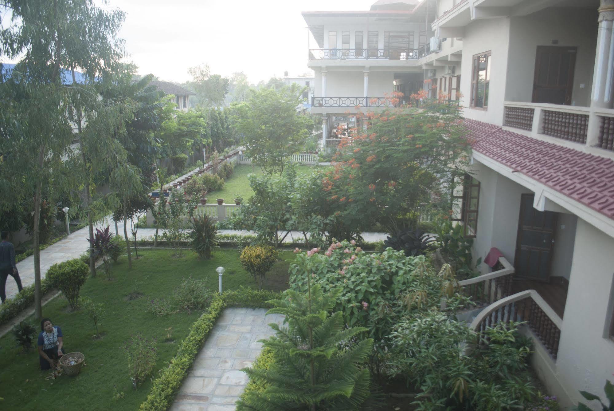 Hotel Royal Safari Sauraha Zewnętrze zdjęcie