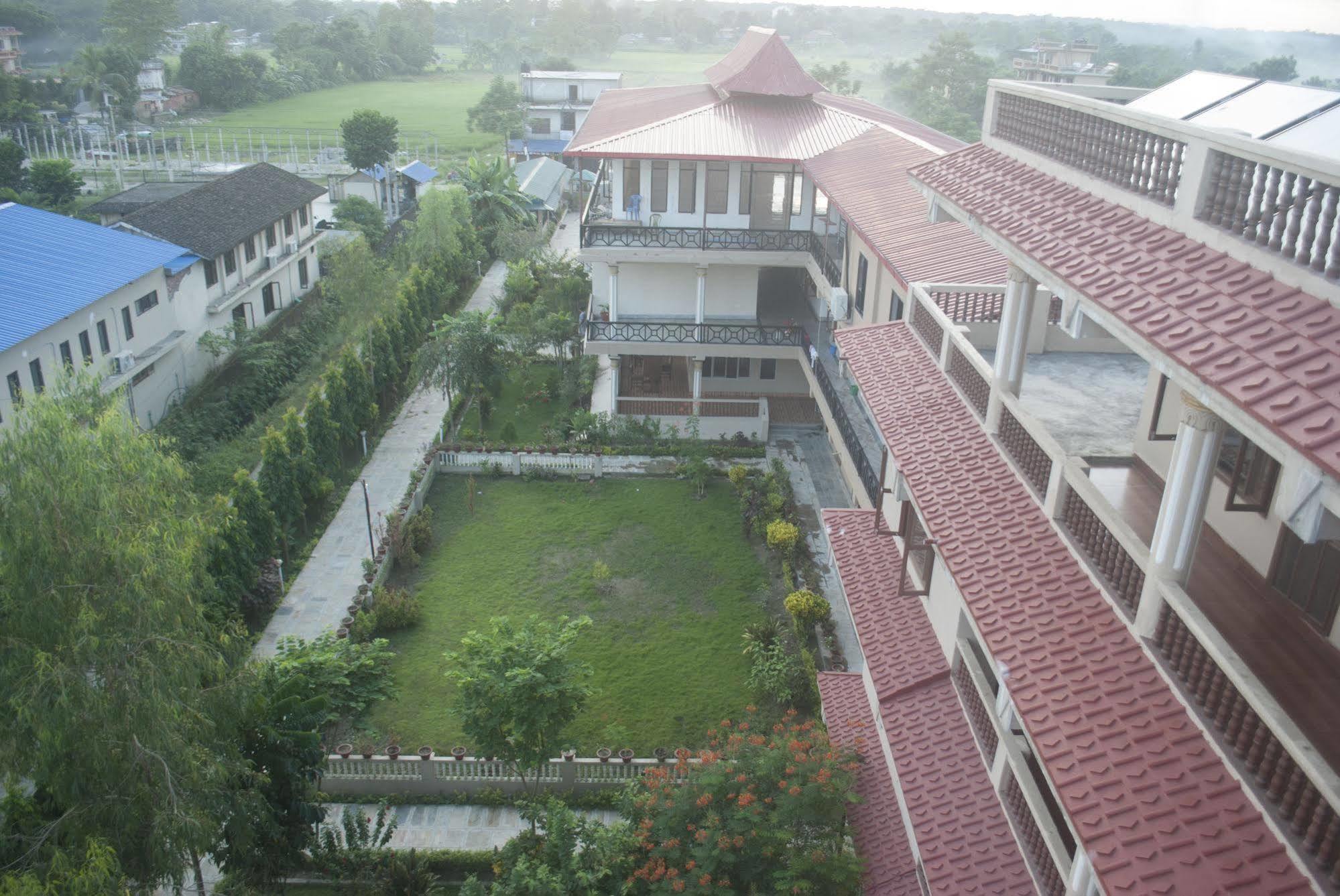 Hotel Royal Safari Sauraha Zewnętrze zdjęcie