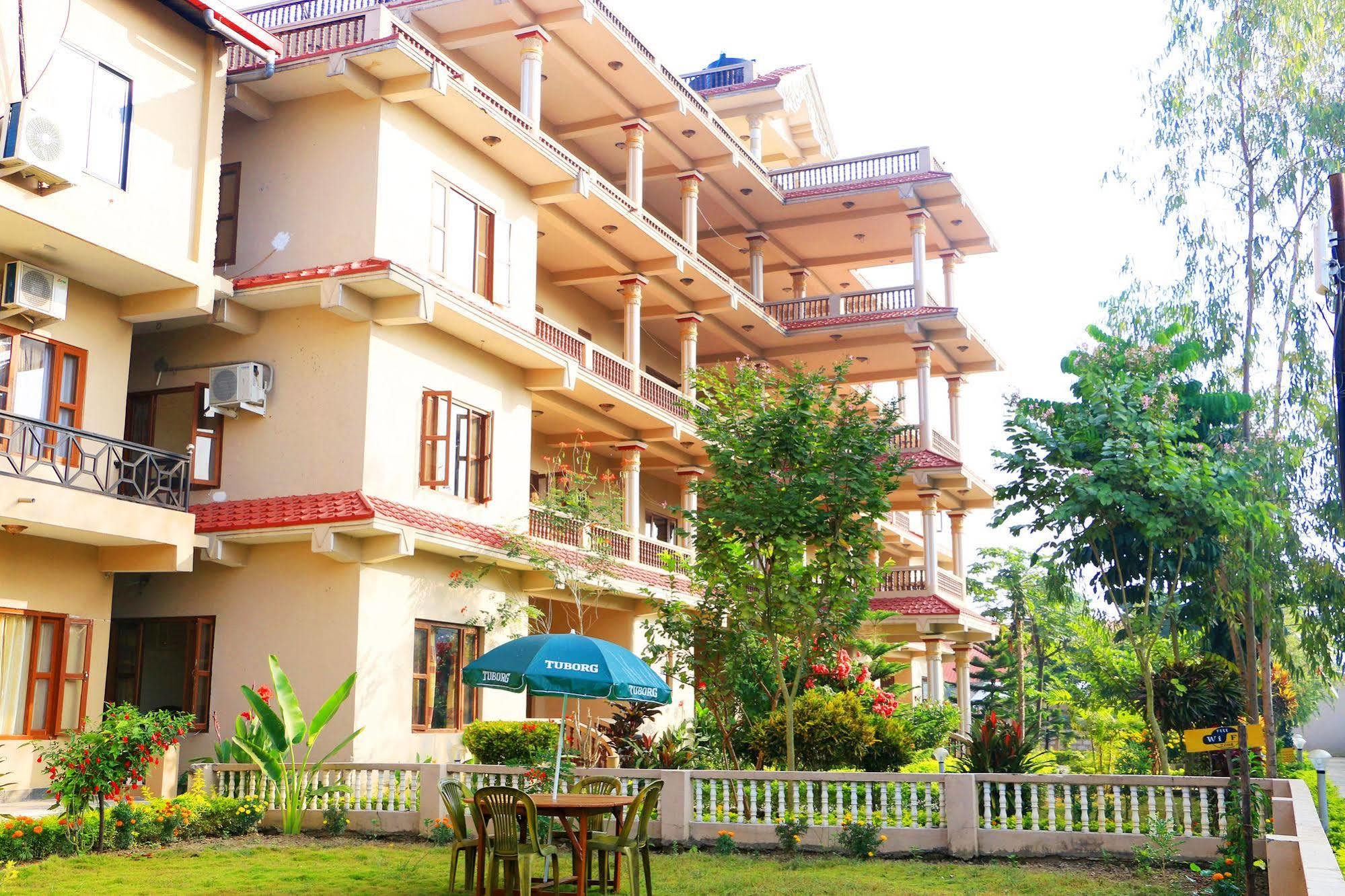 Hotel Royal Safari Sauraha Zewnętrze zdjęcie