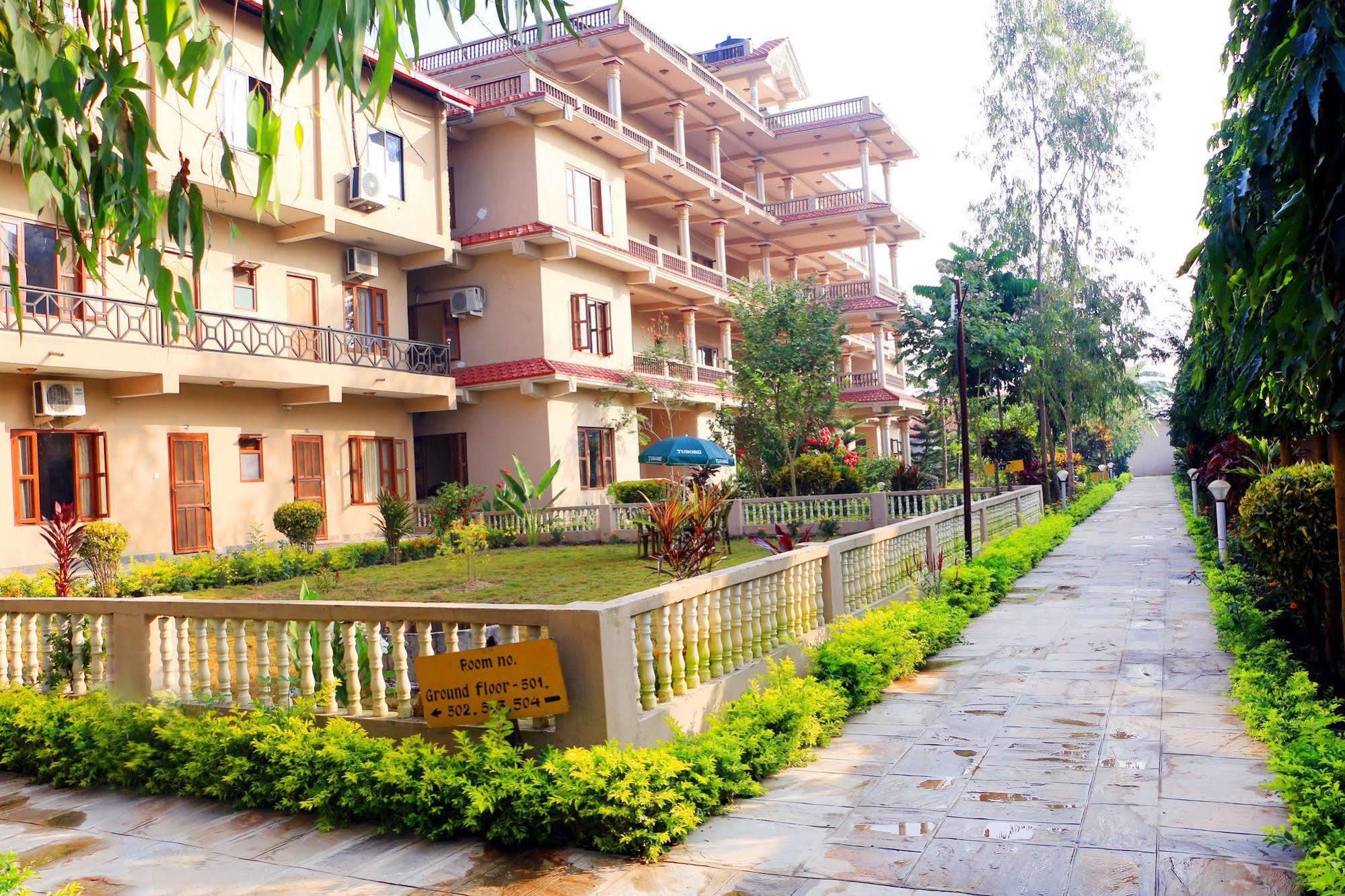 Hotel Royal Safari Sauraha Zewnętrze zdjęcie
